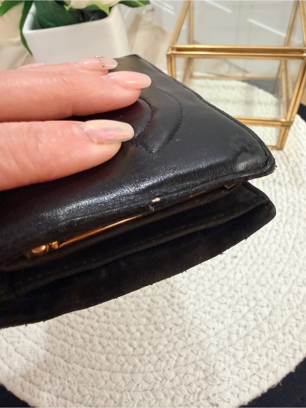 CHANEL Black Vintage Compact Wallet | Classic CC Logo - PreLOVED ❣️ - Picture 6 of 16